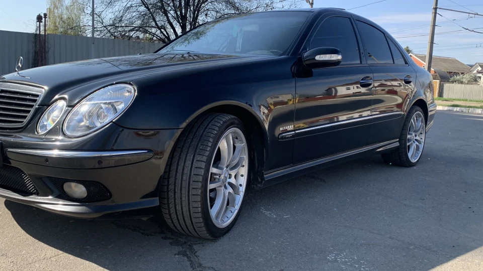 Mercedes-Benz E-Class Красивий 4