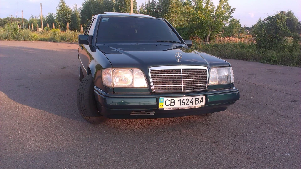 Mercedes-Benz E-Class красень