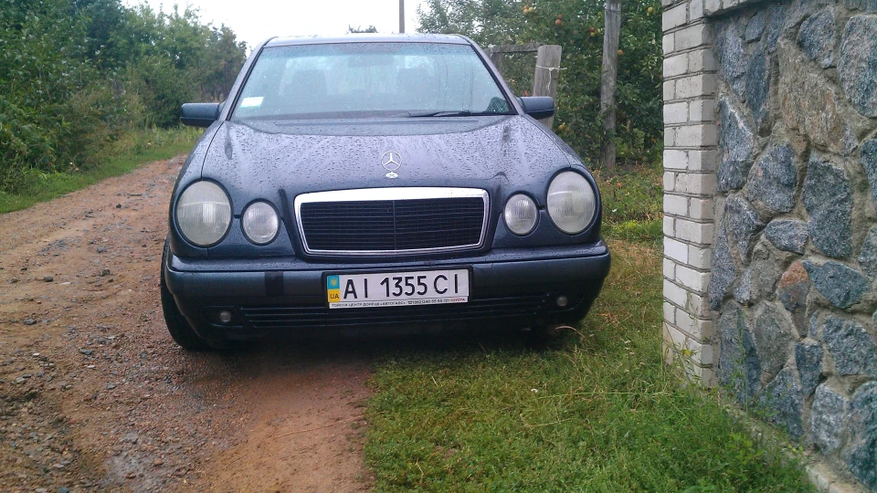 Mercedes-Benz E-Class Лупар 3