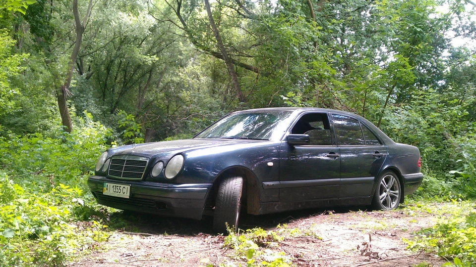 Mercedes-Benz E-Class Лупар 5