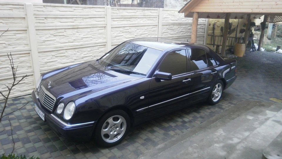 Mercedes-Benz E-Class Лупар)