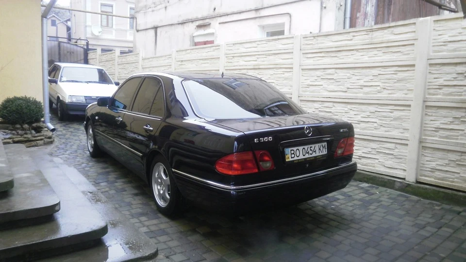 Mercedes-Benz E-Class Лупар) 2
