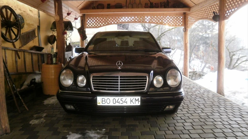 Mercedes-Benz E-Class Лупар) 4
