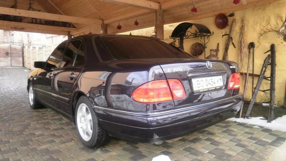 Mercedes-Benz E-Class Лупар) 5