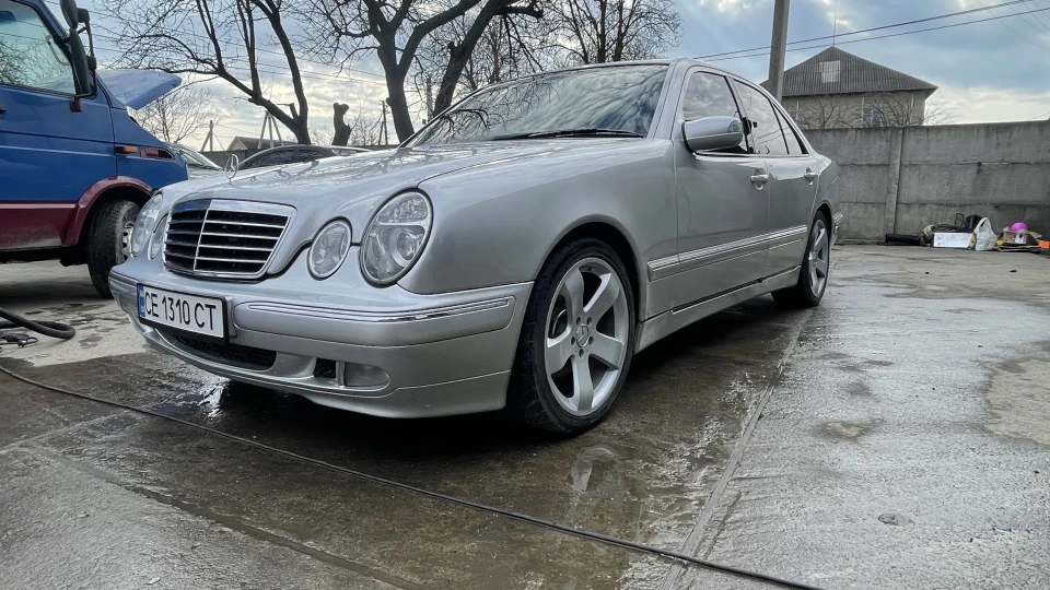 Mercedes-Benz E-Class Лупарік 3
