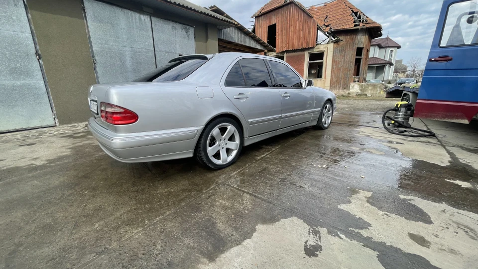 Mercedes-Benz E-Class Лупарік 5