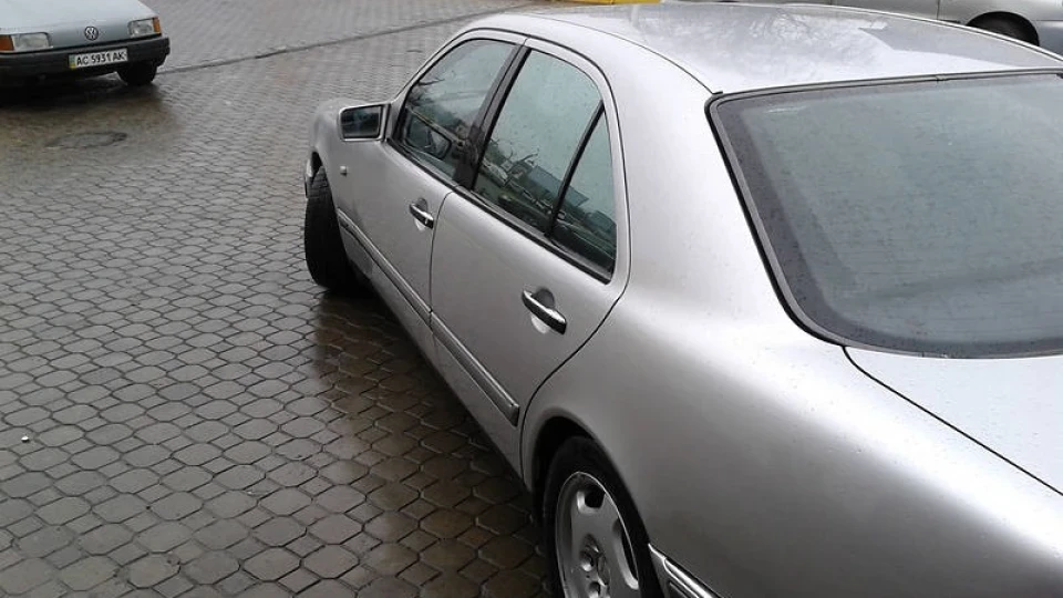Mercedes-Benz E-Class Лупаздрік