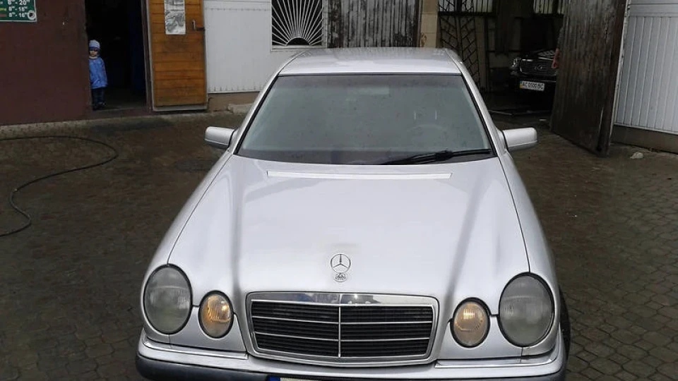 Mercedes-Benz E-Class Лупаздрік 2