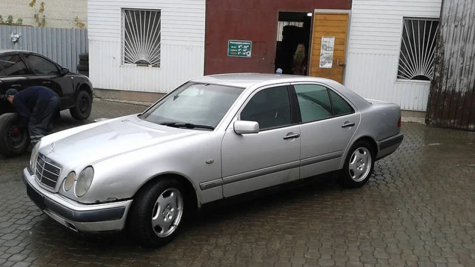 Mercedes-Benz E-Class Лупаздрік 3
