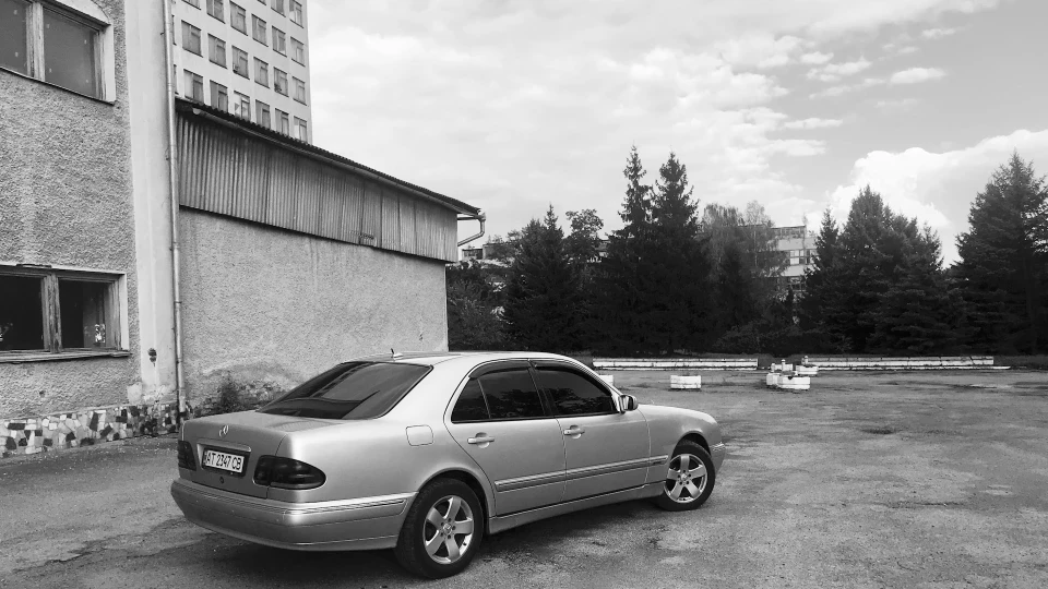 Mercedes-Benz E-Class лупоглазік) 4
