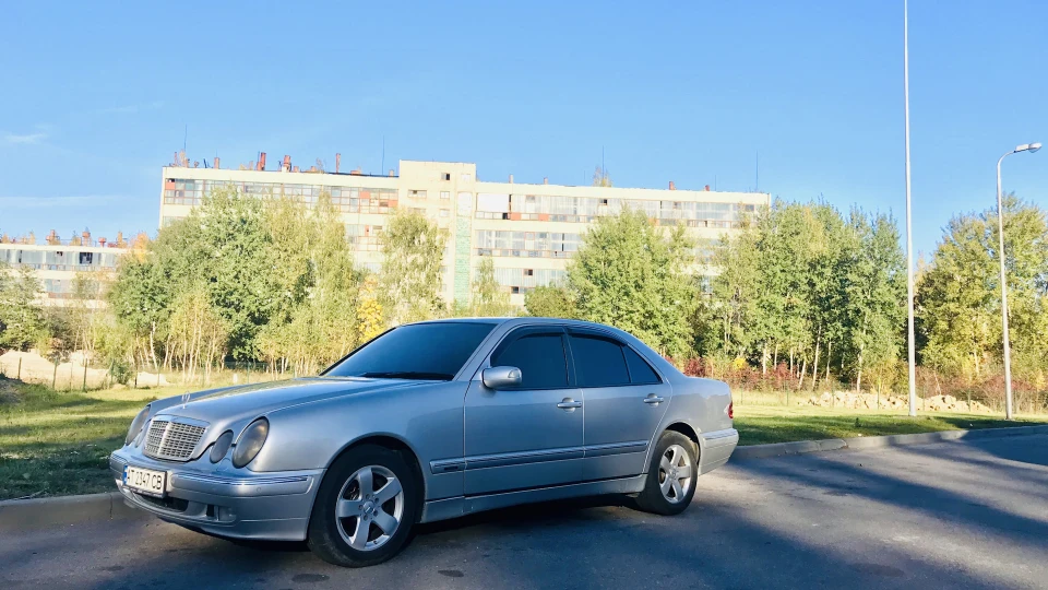 Mercedes-Benz E-Class лупоглазік) 5