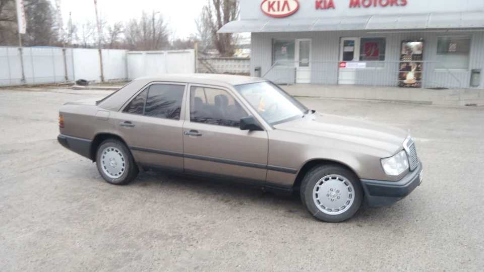 Mercedes-Benz E-Class m102, 2.0 2