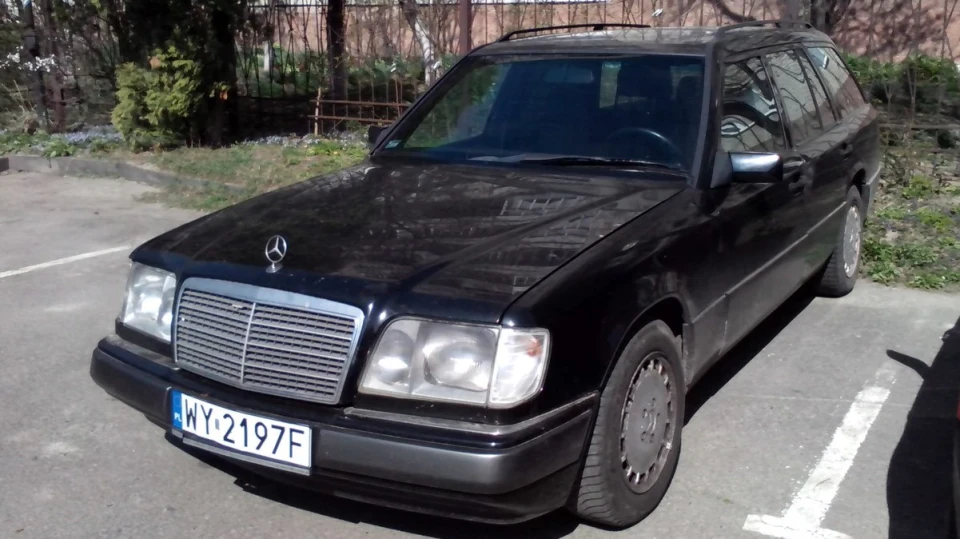Mercedes-Benz E-Class Mary Schwarze Katze 2
