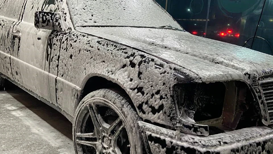 Mercedes-Benz E-Class Масик на два літри го*на 3