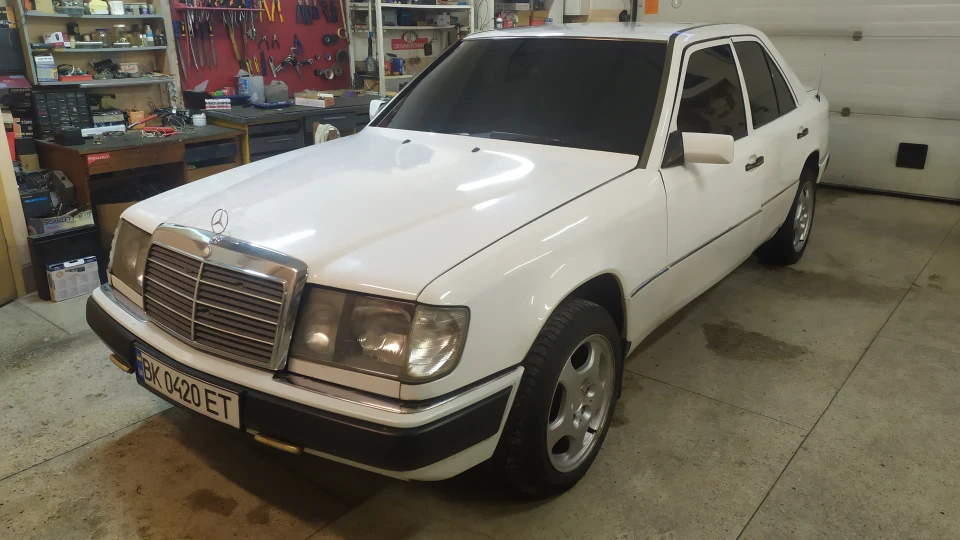 Mercedes-Benz E-Class мер 4