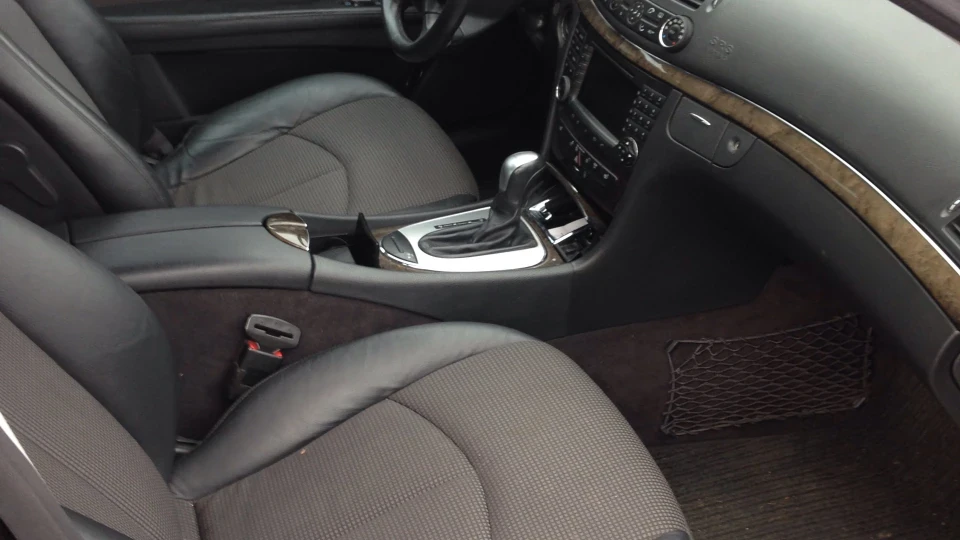 Mercedes-Benz E-Class mercedes-benz e-320 3