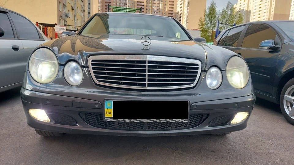 Mercedes-Benz E-Class мокрий асфальт 5