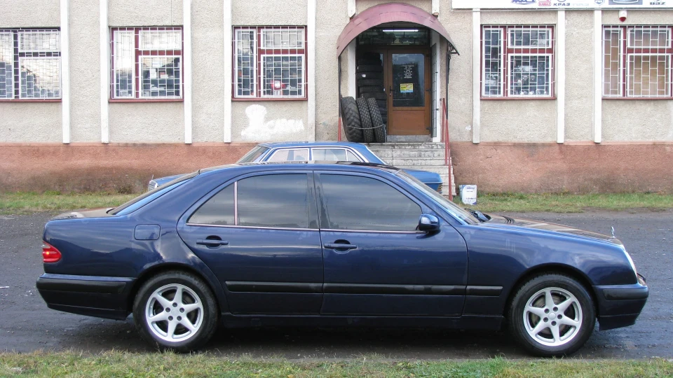 Mercedes-Benz E-Class Німецький Дирижабль 3
