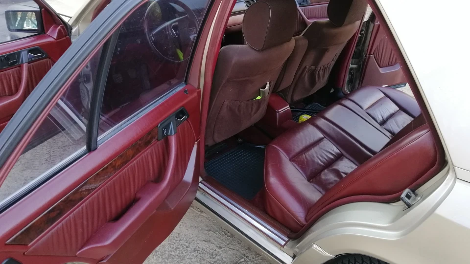Mercedes-Benz E-Class Німецький траХтор 2