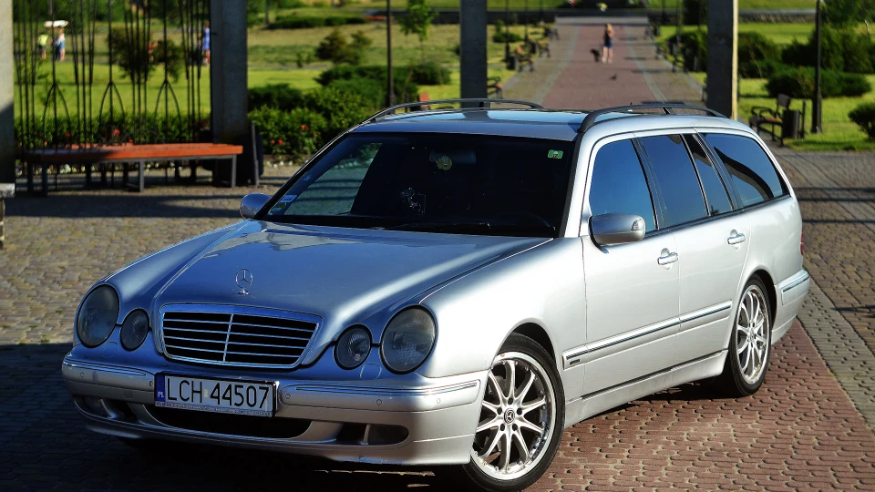 Mercedes-Benz E-Class Готель на колесах 2