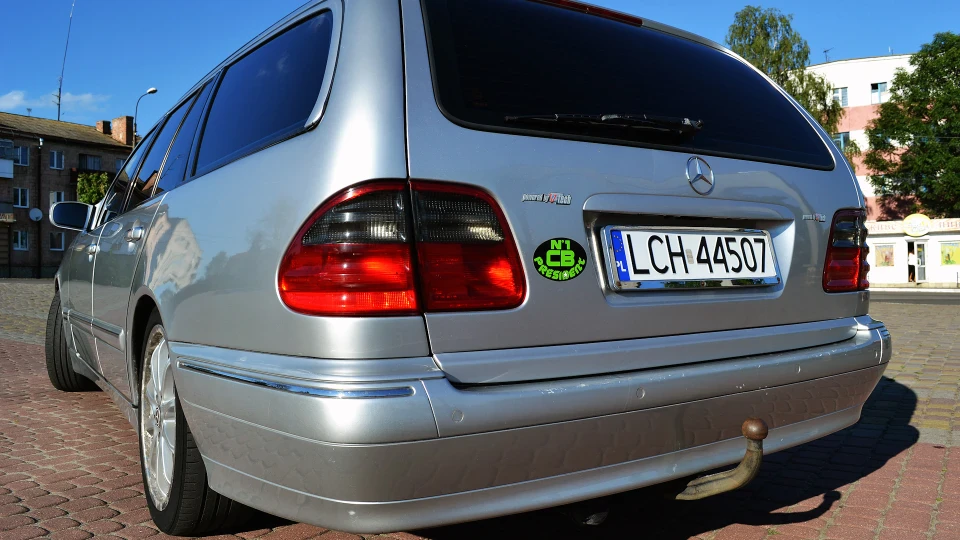 Mercedes-Benz E-Class Готель на колесах 4