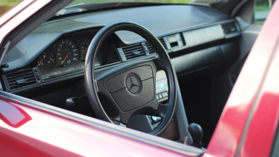 Mercedes-Benz E-Class п'яна вишня 4