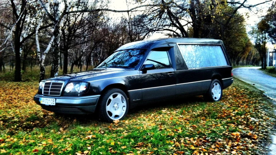 Mercedes-Benz E-Class Pollmann Karosserie 2
