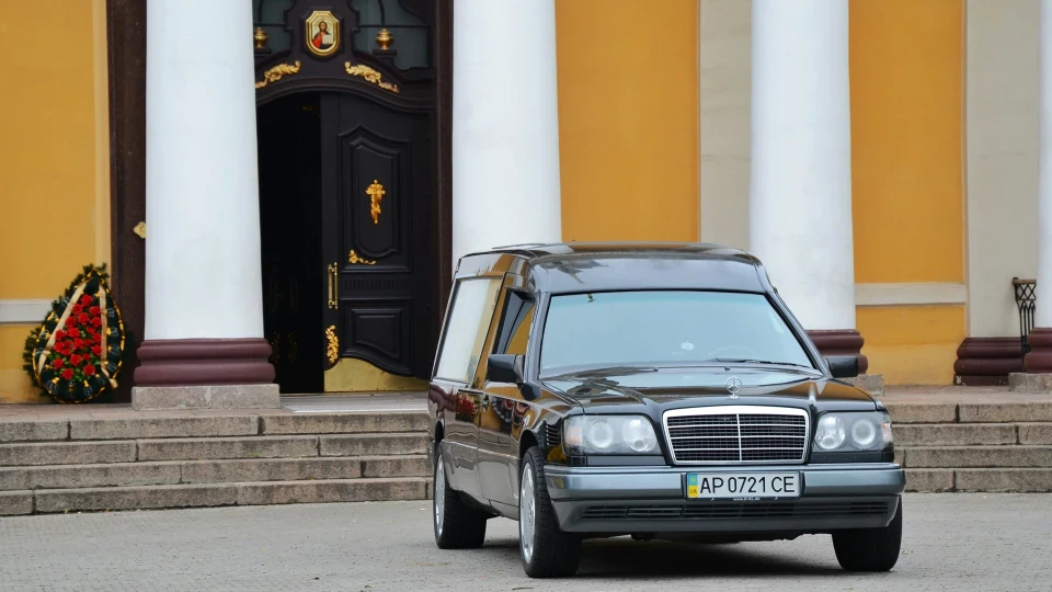 Mercedes-Benz E-Class Pollmann Karosserie 3