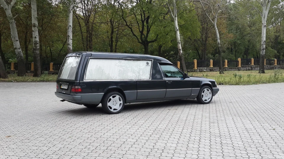 Mercedes-Benz E-Class Pollmann Karosserie 4