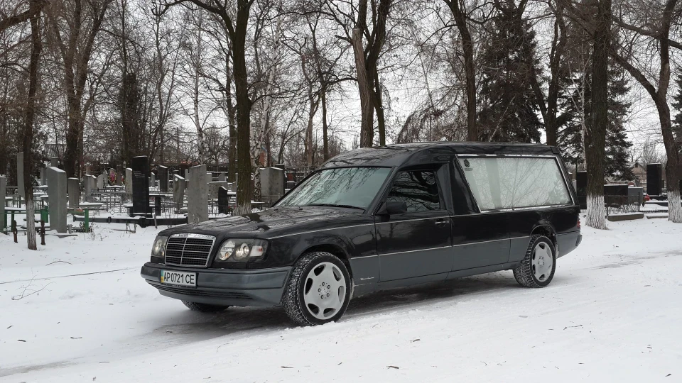 Mercedes-Benz E-Class Pollmann Karosserie 5