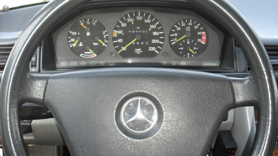 Mercedes-Benz E-Class іржавий унітаз 2