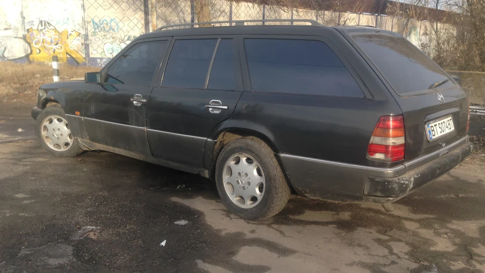 Mercedes-Benz E-Class S124 сарай на колесах 3