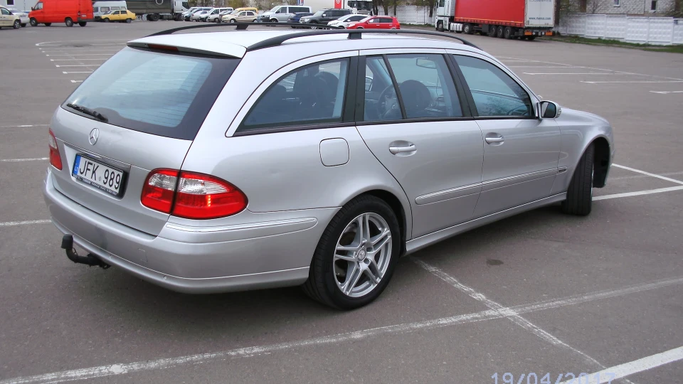 Mercedes-Benz E-Class S211 E320CDI 2