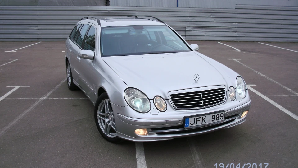 Mercedes-Benz E-Class S211 E320CDI 3