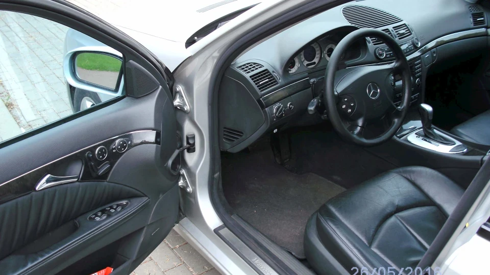 Mercedes-Benz E-Class S211 E320CDI 4