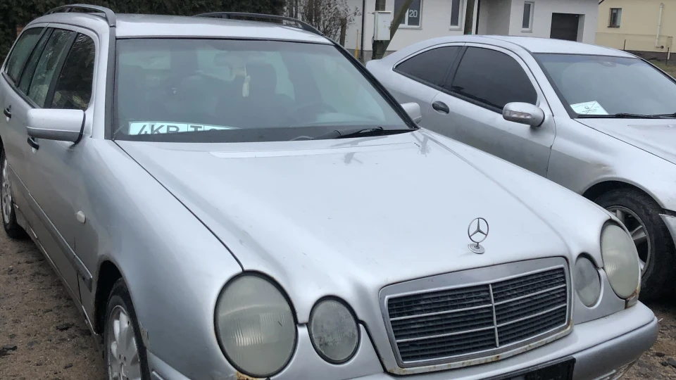 Mercedes-Benz E-Class сарай