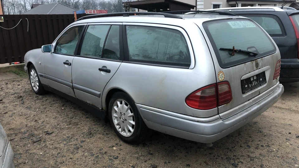Mercedes-Benz E-Class сарай 2