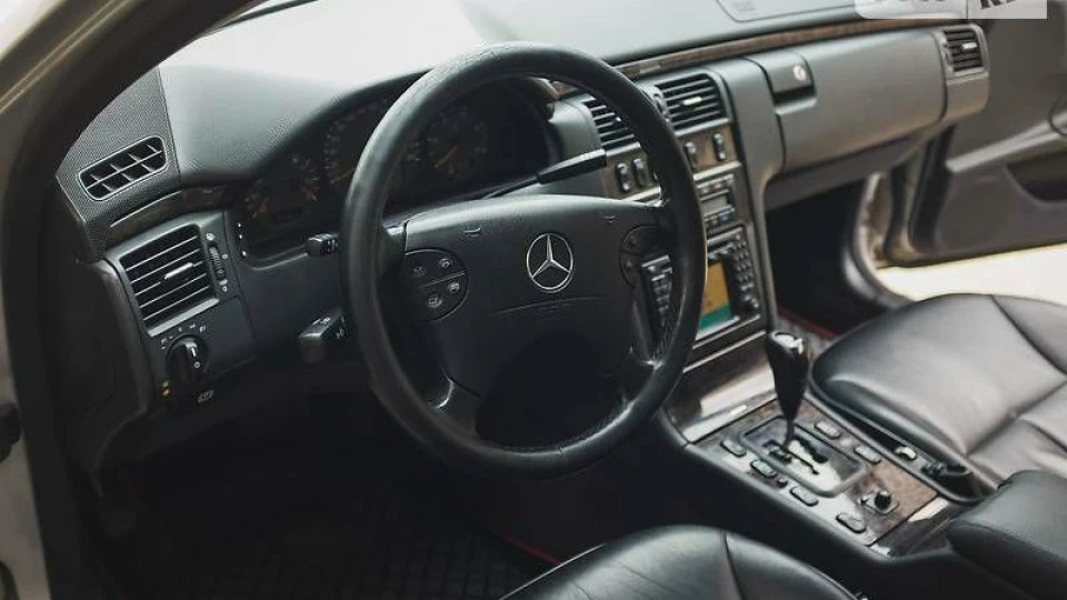 Mercedes-Benz E-Class Шатл 2
