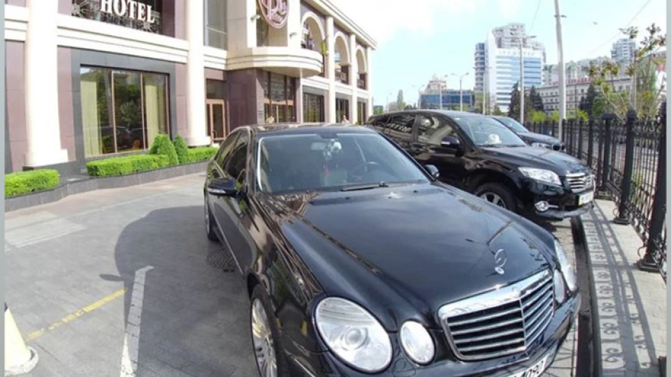 Mercedes-Benz E-Class Schwartz Businessjet 3