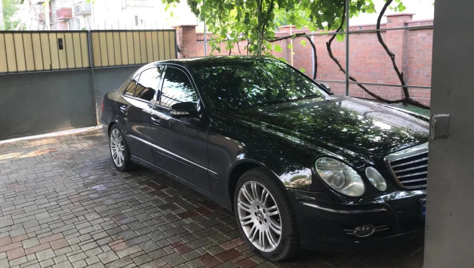 Mercedes-Benz E-Class Schwartz Businessjet 4