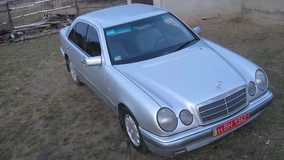 Mercedes-Benz E-Class Сріблястий ELEGANCE