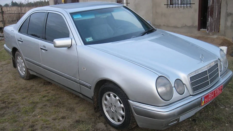 Mercedes-Benz E-Class Сріблястий ELEGANCE 2