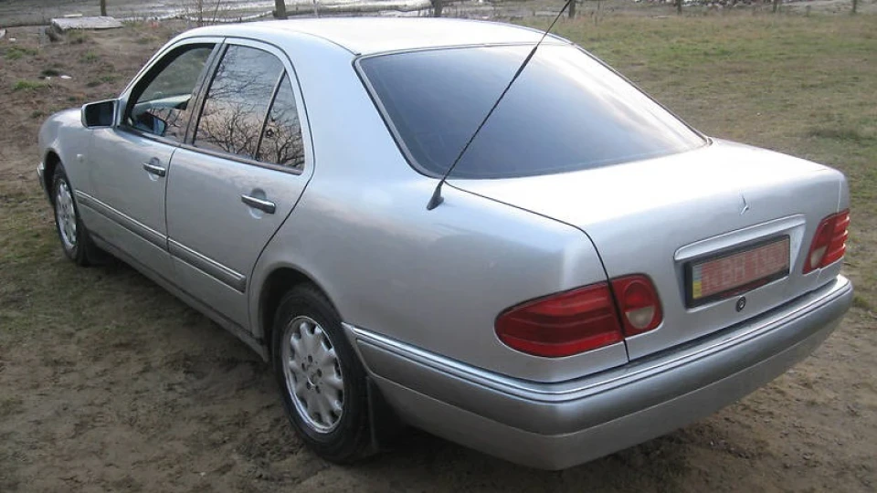 Mercedes-Benz E-Class Сріблястий ELEGANCE 3