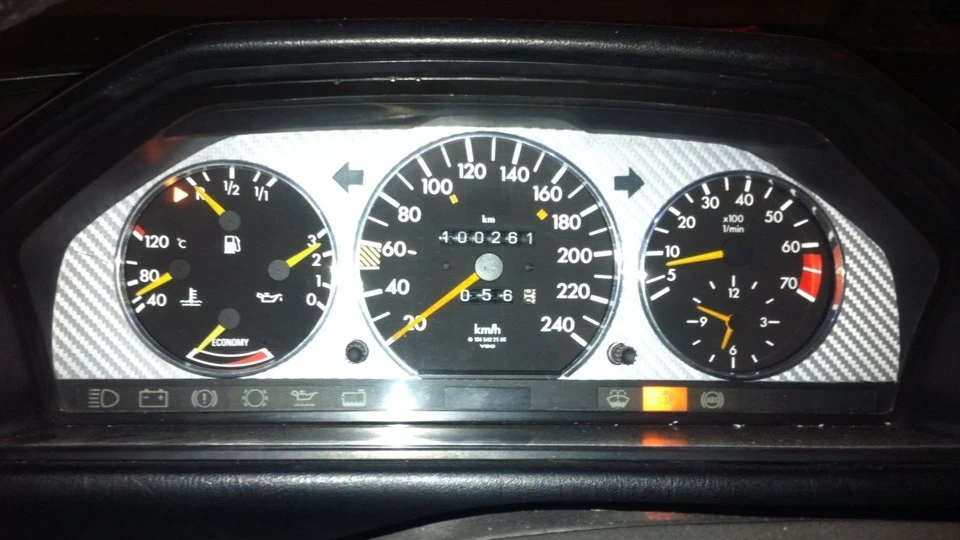 Mercedes-Benz E-Class Сріблястий металік 4