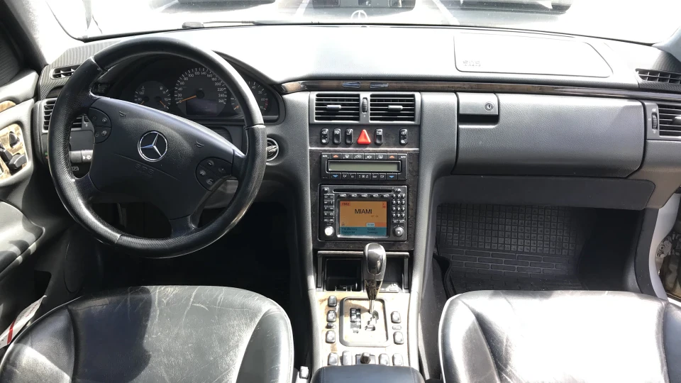 Mercedes-Benz E-Class Сірий Їжак на 4.3 2