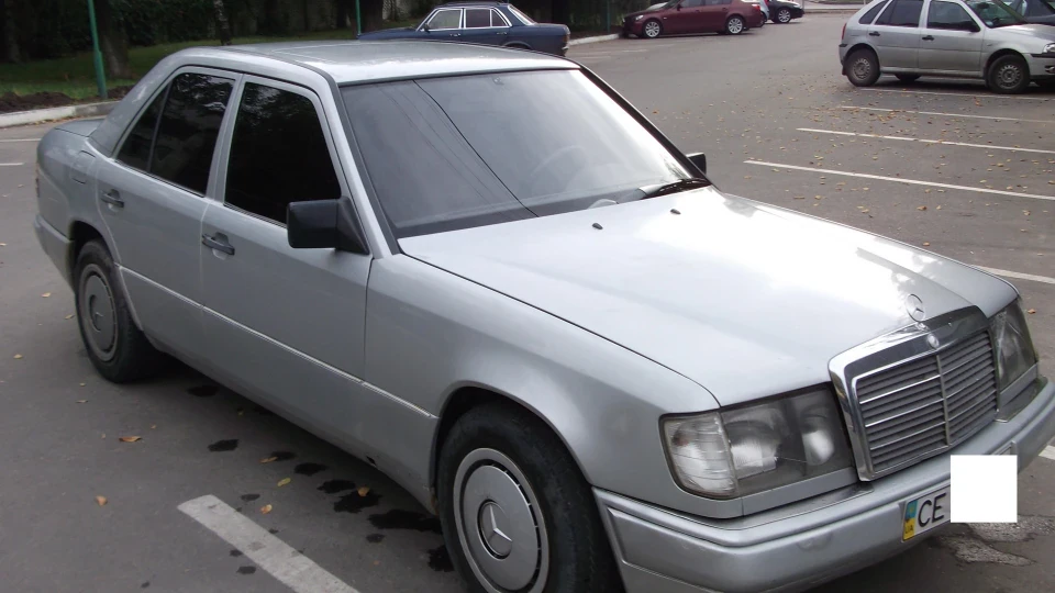 Mercedes-Benz E-Class Сірий Кардинал