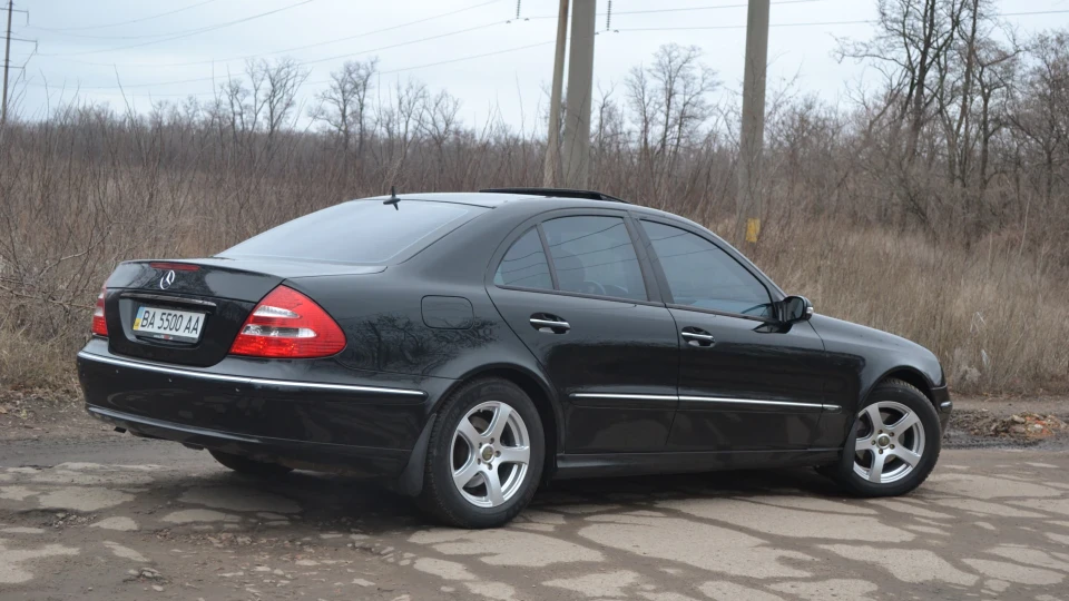 Mercedes-Benz E-Class Siebte