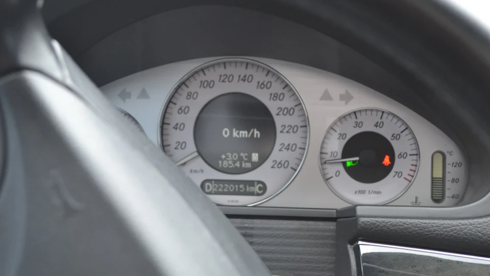 Mercedes-Benz E-Class Siebte 3