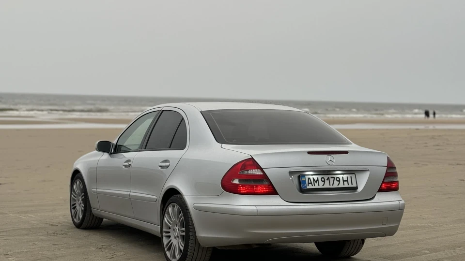 Mercedes-Benz E-Class silver creed 2