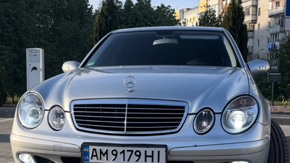 Mercedes-Benz E-Class silver creed 3